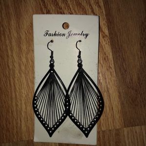 🚨2 FOR $10 EARRINGS 🚨